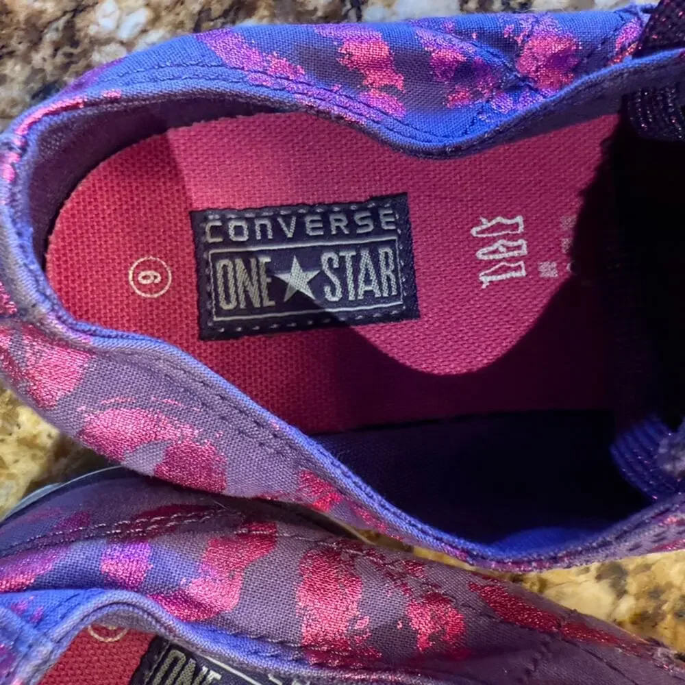 Converse One Star Kids' Size 6 Vibrant Purple and Pink Metallic Kiss Sneakers